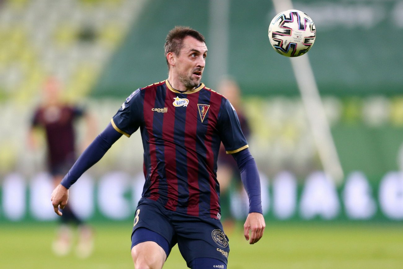 Michał Kucharczyk w barwach Pogoni Szczecin walczy w sezonie 2021/22 o wysokie cele w PKO Ekstraklasie.