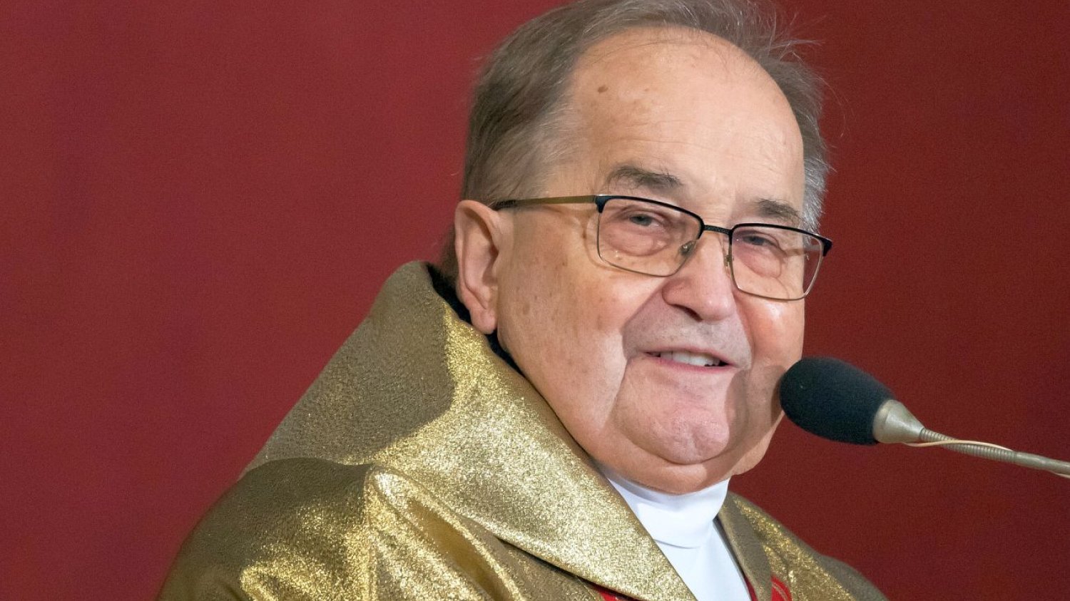 Ojciec Rydzyk pozuje na skromnego zakonnika. Ale jego biznesowe imperium obraca milionami