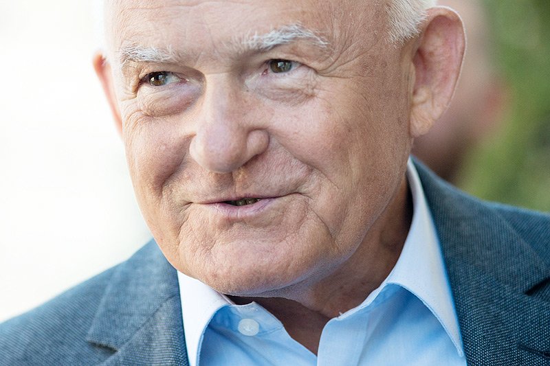 Były premier Leszek Miller oznajmił na antenie TVN24, że "w Polsce Ewangelia jest ważniejsza od konstytucji".