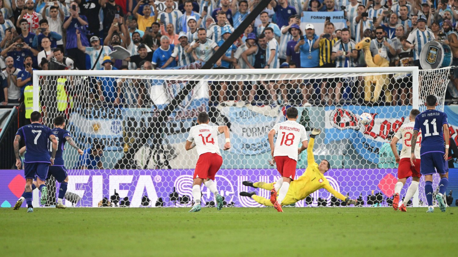 Wojciech Szczęsny jest po prostu niesamowity! Znów obronił karnego, tym razem samego Leo Messiego!