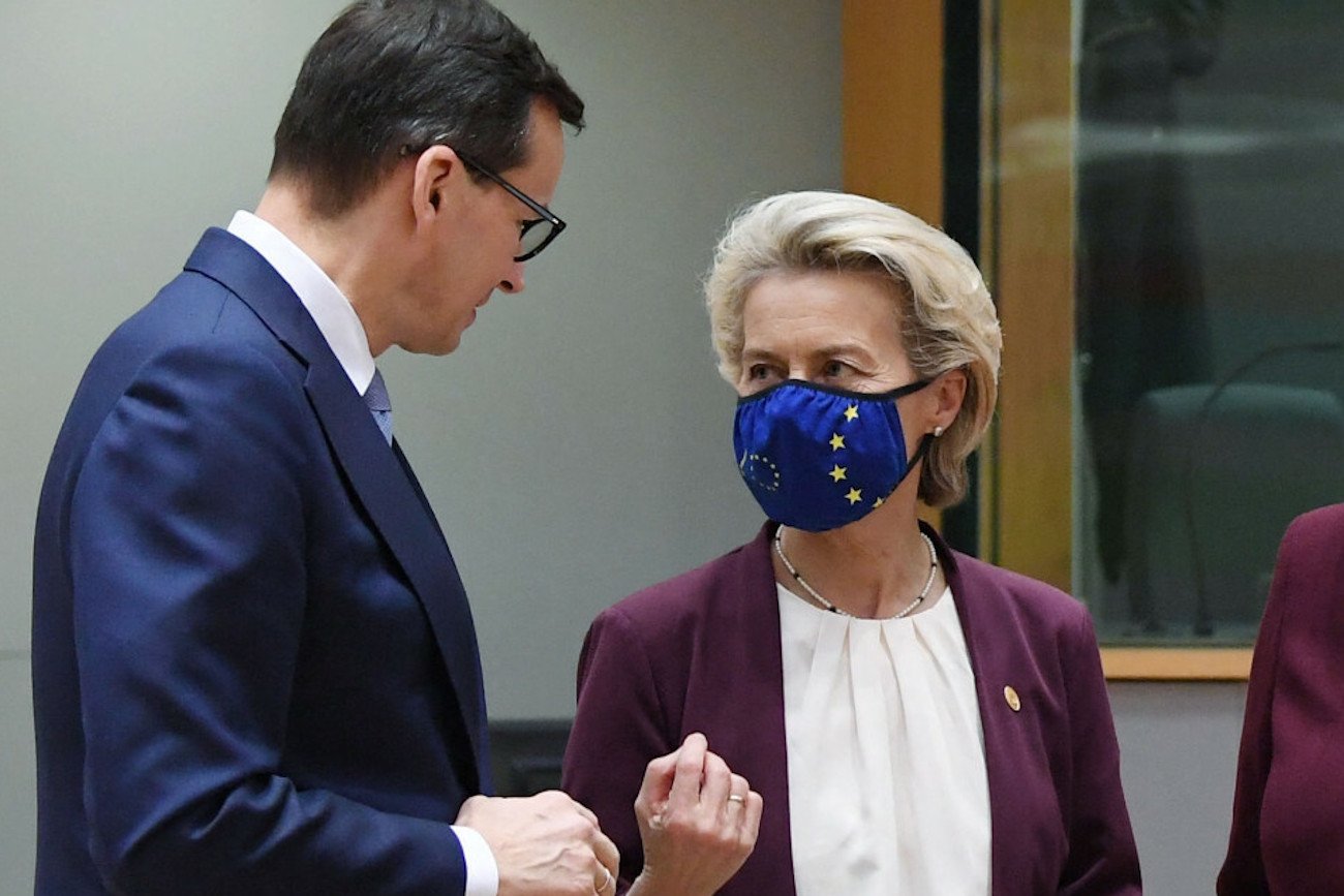 Pięć dużych frakcji w Parlamencie Europejskim podpisało się w poniedziałek pod listem, w którym apelują do Komisji Europejskiej o niezatwierdzanie polskiego KPO.