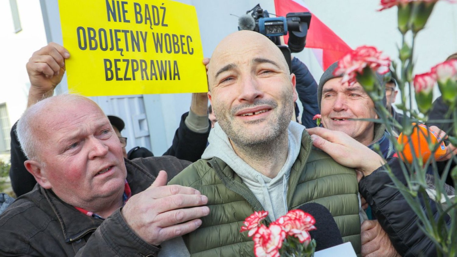 Ks. Olszewski opuścił areszt i na sprawę czeka na wolności. Jego ojciec też niedługo będzie miał sprawę w sądzie