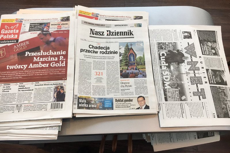 LOT zachęca podróżnych do lektury eksponując wyłącznie prawicowe gazety - twierdzi Marcin Zaborowski.