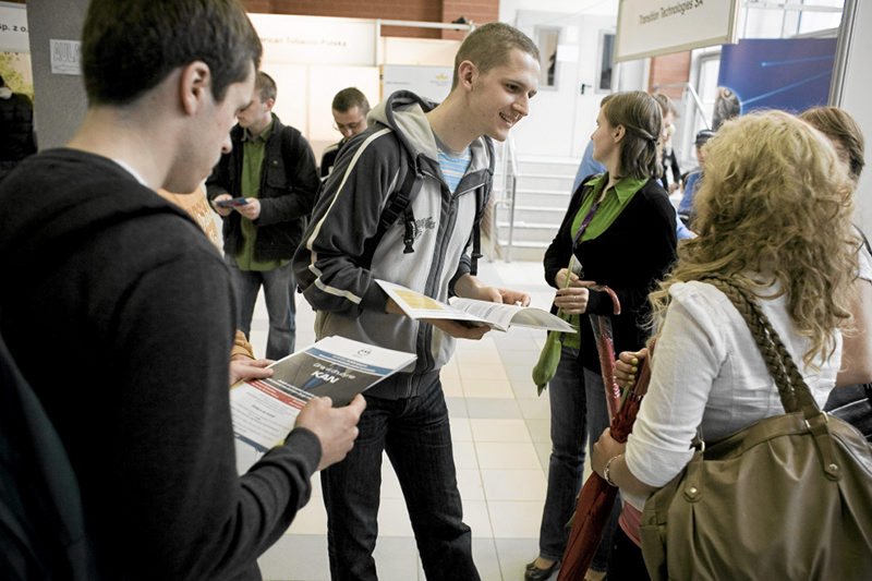 Młodzi ludzie coraz częściej decydują się na Politechniki.