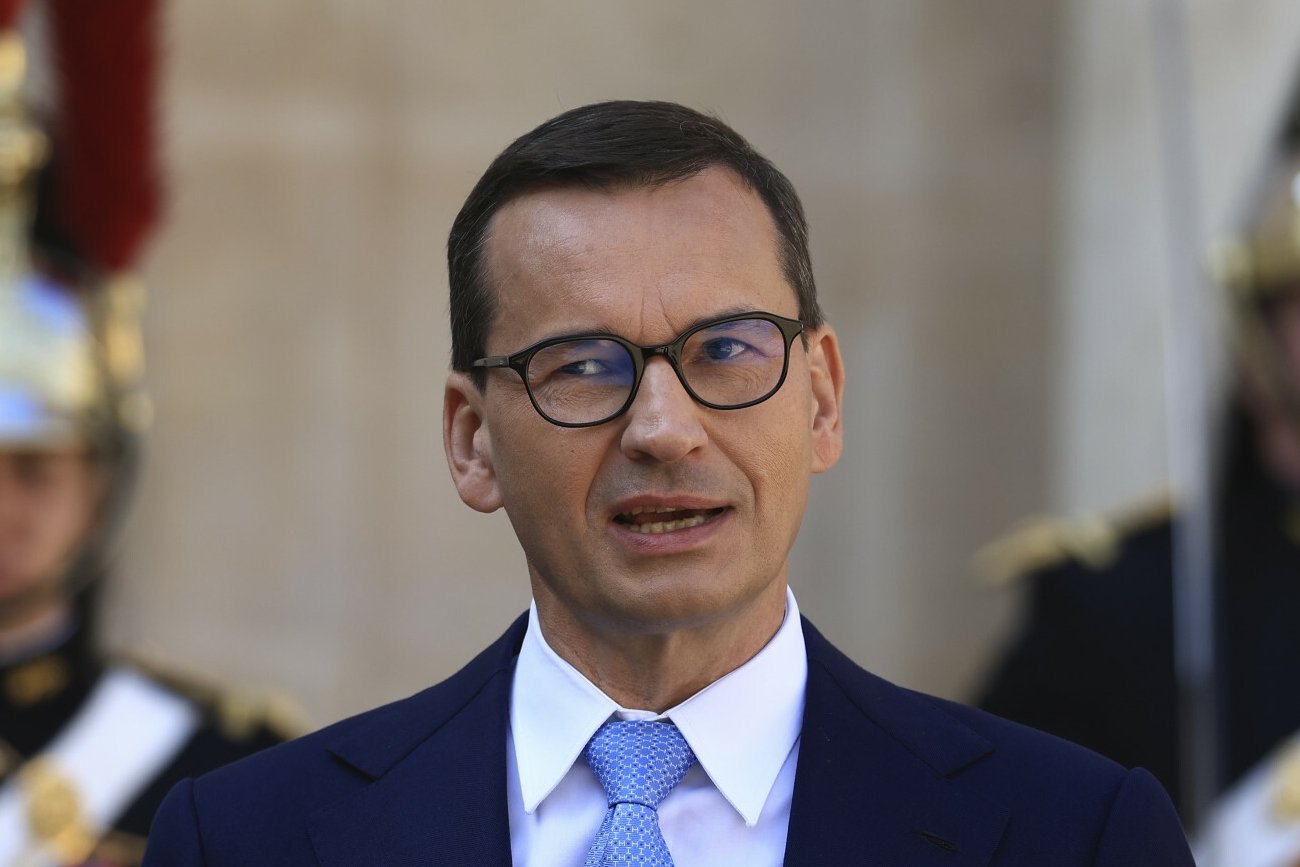 Mateusz Morawiecki mówił nieprawdę w Paryżu