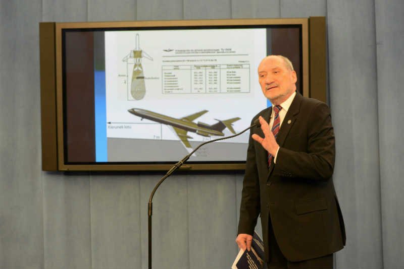 Antoni Macierewicz zapewne sięgnie po swoich sprawdzonych "ekspertów".