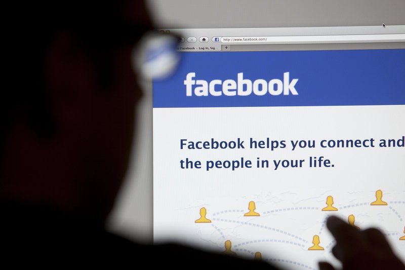 Rodzice na Facebooku. Osiem sytuacji, które czekają cię, gdy mama i tata odkryją Fejsa