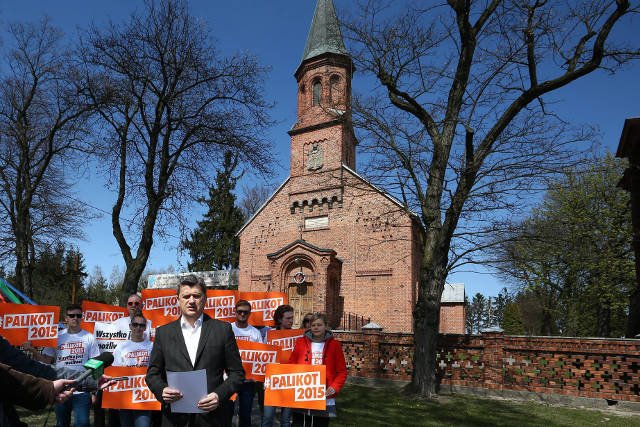 Sprawę domniemanej opłaty za usługi pogrzebowe oraz nowe miejsce na cmentarzu wykorzystał w swojej kampanii Janusz Palikot