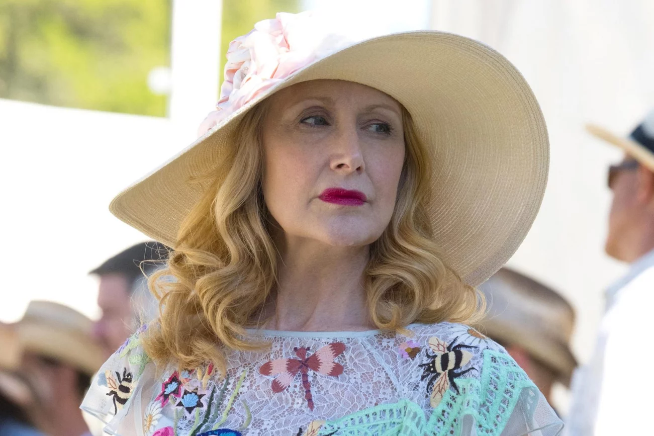 Patricia Clarkson w serialu "Ostre przedmioty".