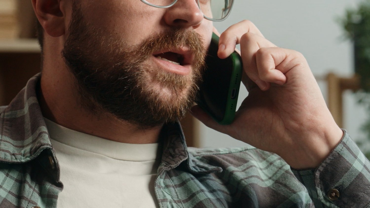 Od razu się rozłącz, gdy usłyszysz takie słowa. Oszuści sami się zdradzają