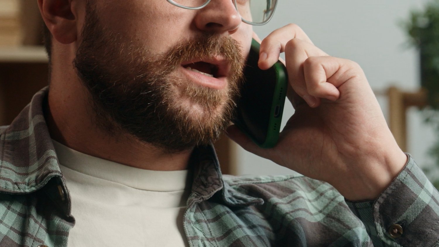 Oszuści telefoniczni używają konkretnych słów. Jak ich odróżnić?