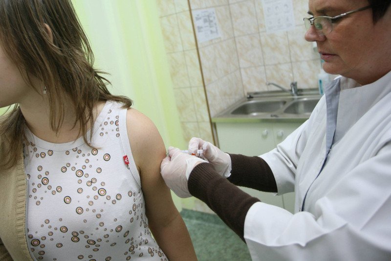 Szczepionka przeciwko HPV zmniejsza ryzyko zachorowania na raka szyjki macicy, nie prowadzi do rozwiązłości...