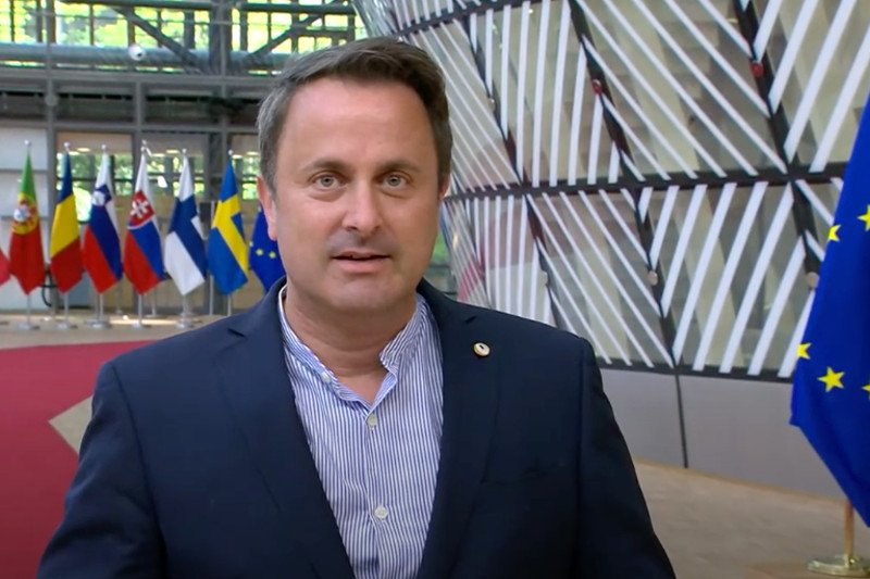 Premier Luksemburga Xavier Bettel miał grozić wetem, jeżeli nie będzie uwarunkowania budżetu UE od praworządności.
