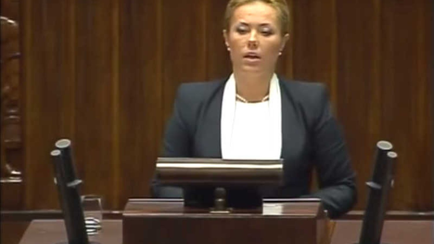 Odczytanie przez Renatę Zarembę protokołu ze Zgromadzenia Narodowego wywołało salwy śmiechu.