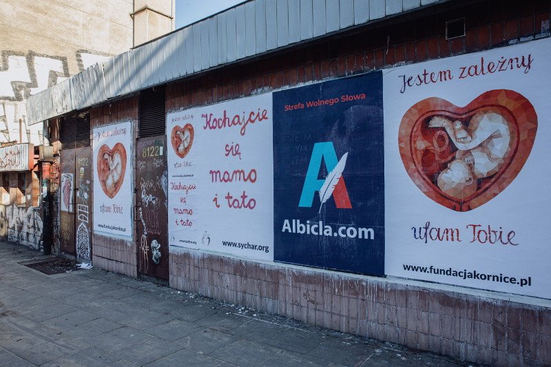 Billboardy z serduszkiem pojawiają się w całej Polsce