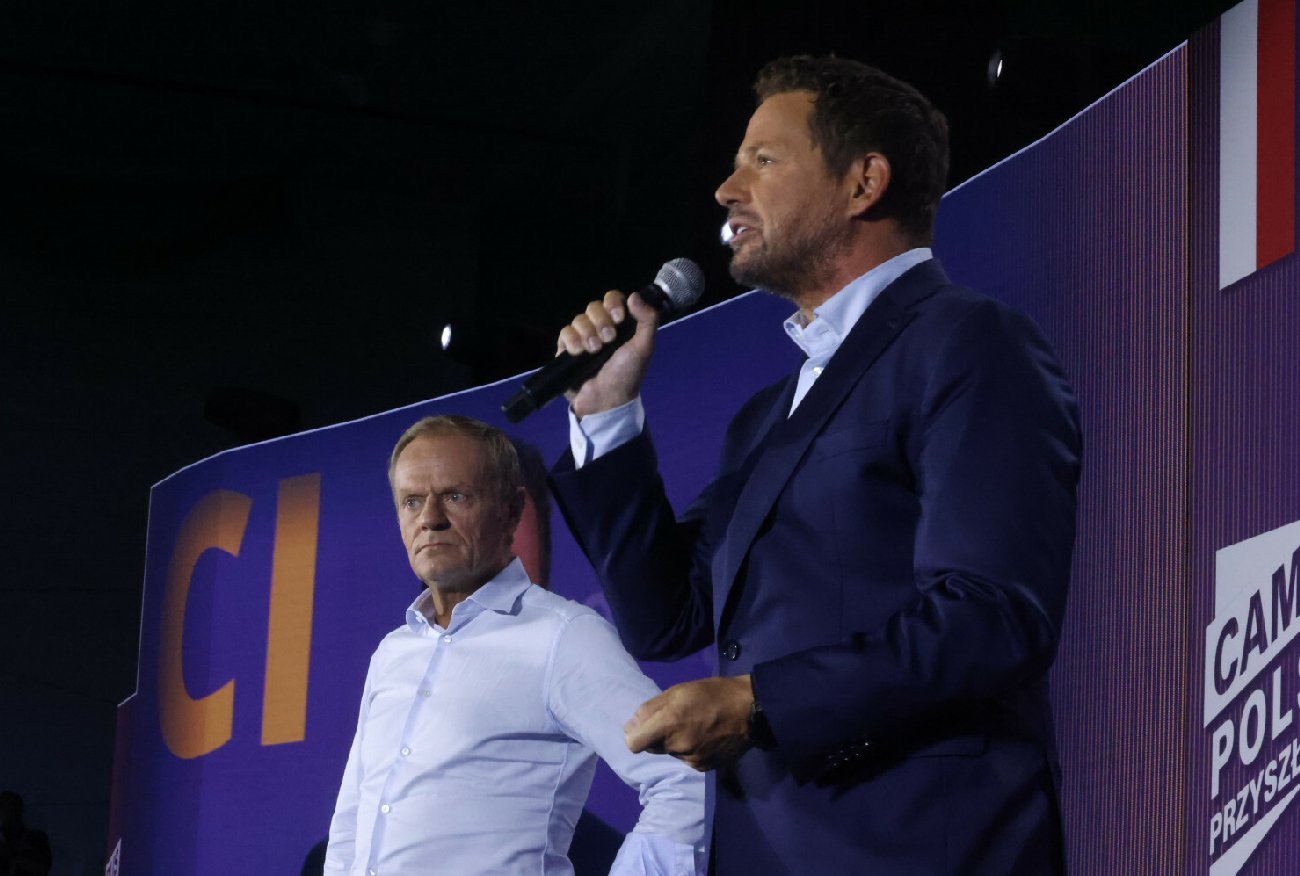 Aż kwadrans nie dopuszczał Donalda Tuska do głosu. Dziwne zagranie Rafała Trzaskowskiego.