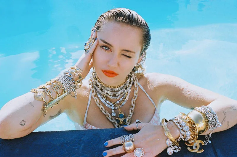 Miley Cyrus zastąpi Cardi B na tegorocznym Orange Warsaw Festival.