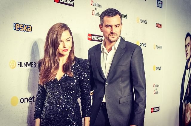 Antonii Pawlicki z Agnieszką Więdłochą na premierze filmu "Proceder"