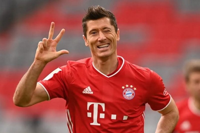 Robert Lewandowski pracuje nad powrotem do gry i czeka na opinię medyków