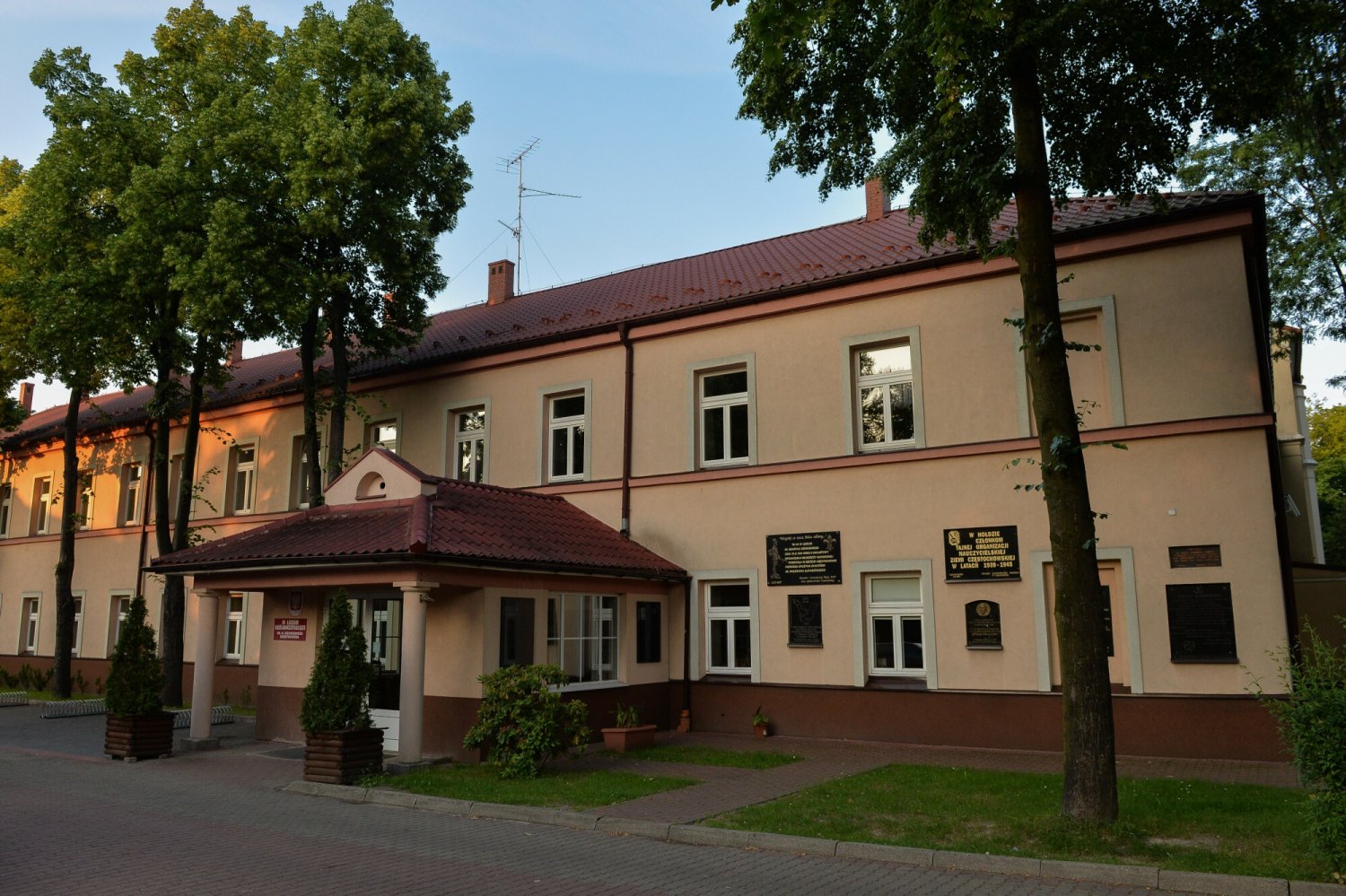 W renomowanym liceum im. Henryka Sienkewicza w Częstochowie doszło do krwawej bójki.