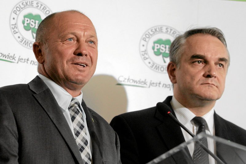 Szef PSL Waldemar Pawlak z byłym już ministrem rolnictwa Markiem Sawickim.