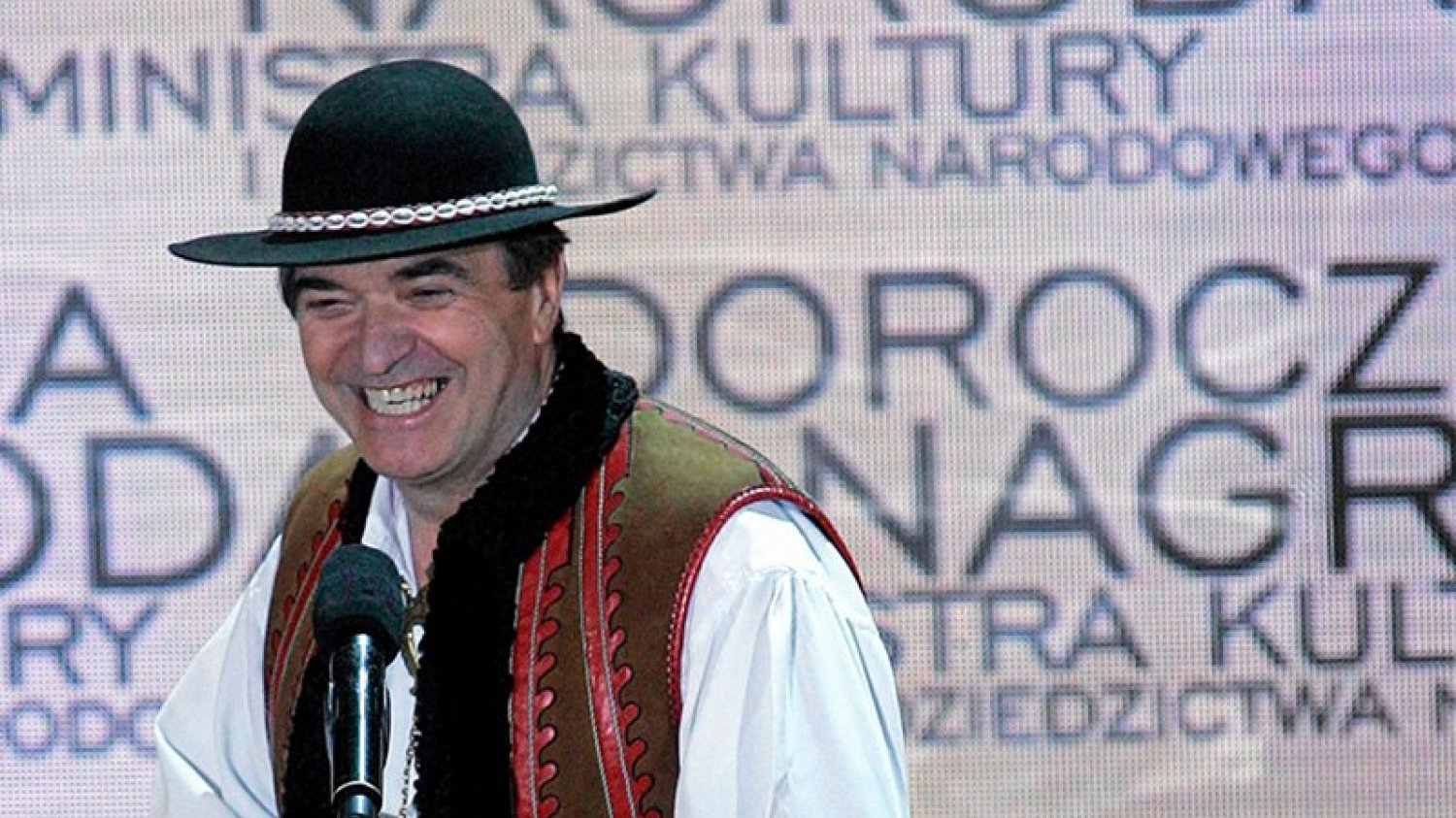 Jan Karpiel-Bułecka nie tylko wyśmiał decyzję władz Zakopanego, ale też "uszczypnął" złośliwie Andrzeja Dudę.