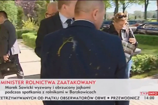 Minister Marek Sawicki został obrzucony jajkami