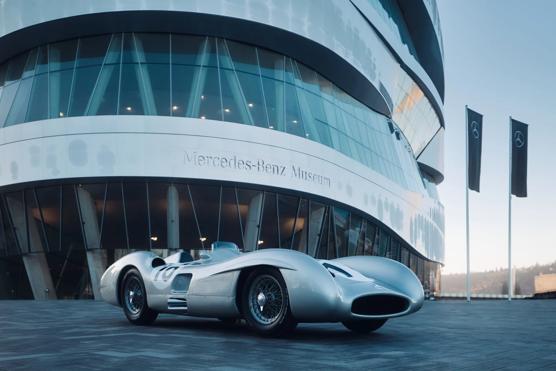 Mercedes-Benz W 196 R Stromlinienwagen z 1954 r. sprzedany za 51 milionów euro.