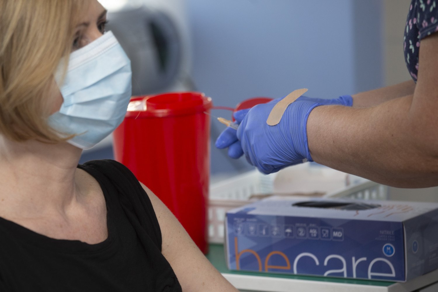 Wkrótce mają być ogłoszone projekty nowych zmian dotyczących systemu szczepień przeciwko covid-19, które chcą wprowadzić polskie władze, COVID-19: Szczepienie w miejscu pracy lub w szkole? Rząd ma nowy projekt