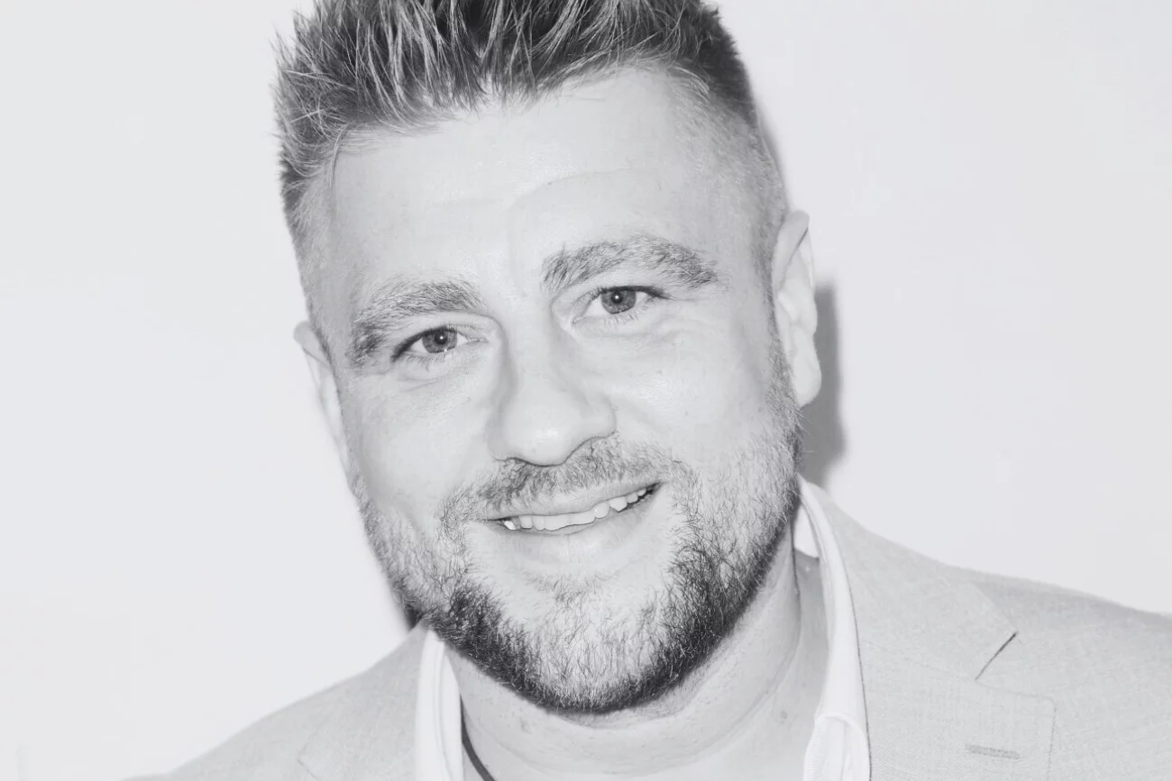 Jakubiak chciał pogodzić się z ojcem, z którym miał trudną relację. "Niestety nie zdążyłem" Tomasz Jakubiak chciał pogodzić się z ojcem. Wzruszające wyznanie kucharza