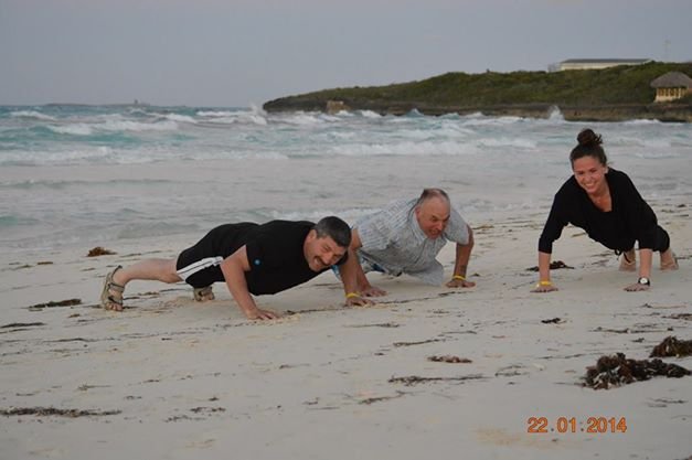 z tatą i teściem brata robimy "pompki" :)