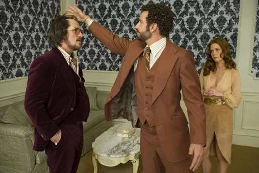 Kadr z filmu "American Hustle".