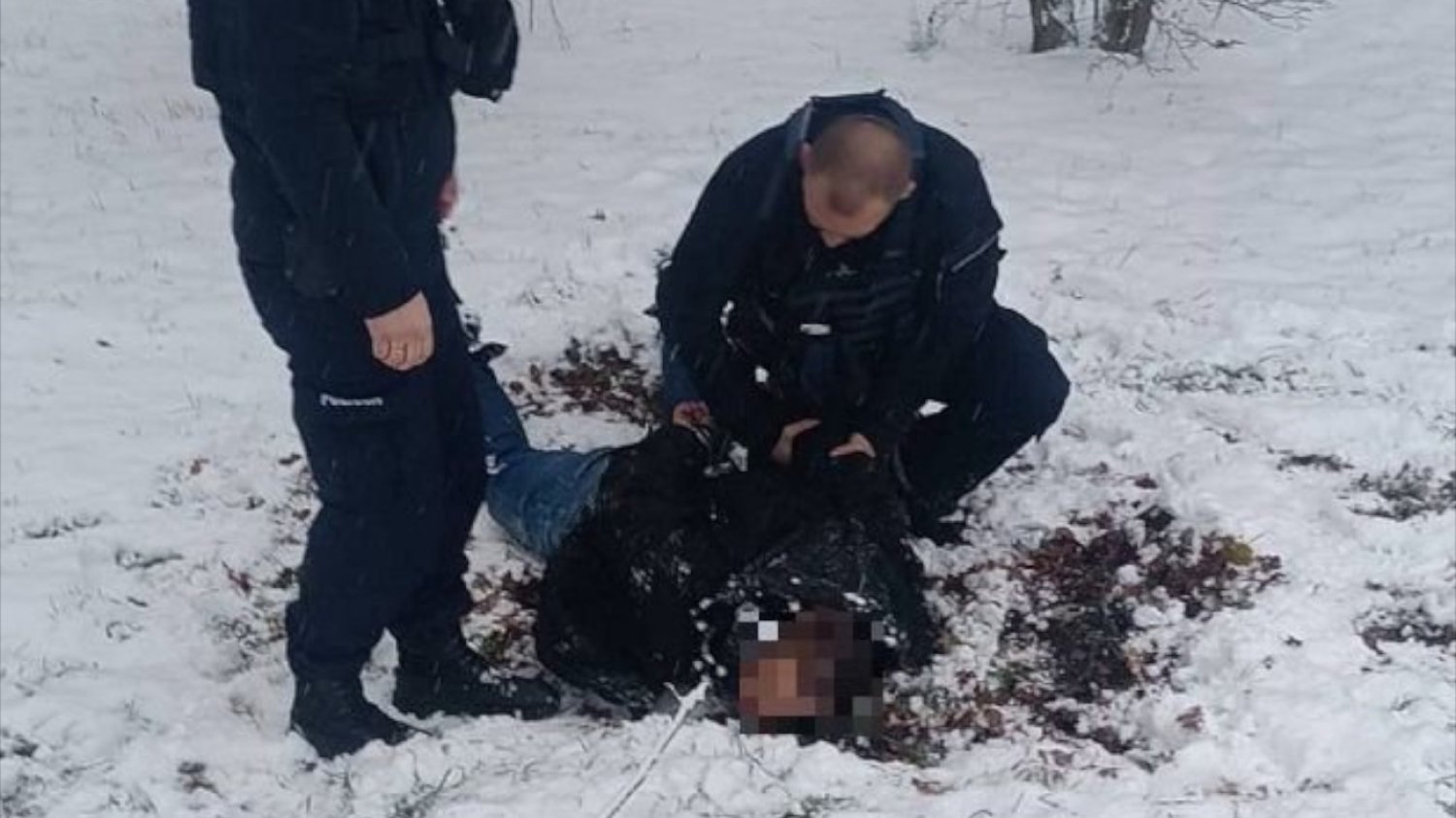 Maksymilian F. był bez kajdanek? Szokujące doniesienia ws. zabójcy policjantów