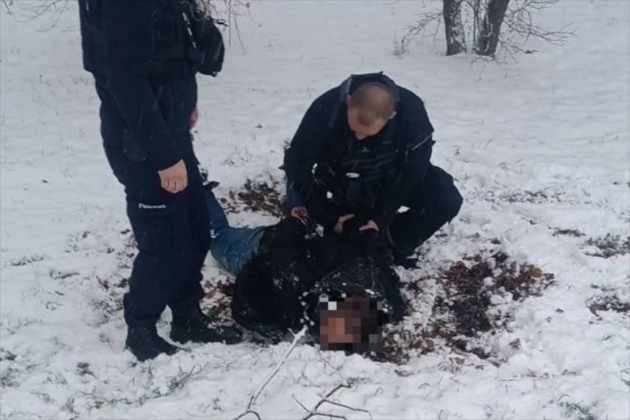 Maksymilian F. był bez kajdanek? Szokujące doniesienia ws. zabójcy policjantów