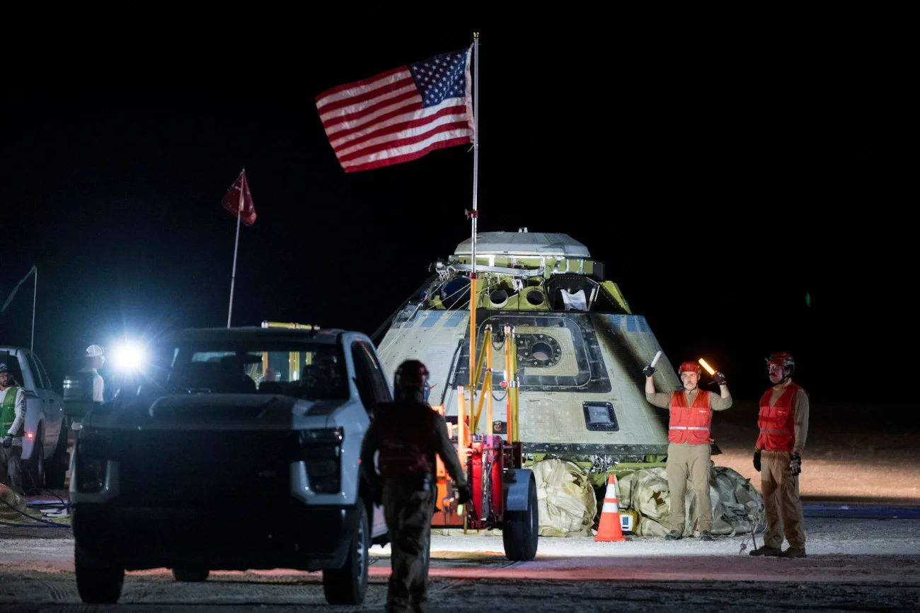 Kapsuła Starliner wróciła na Ziemię. Dwójka astronautów jeszcze do lutego zostanie w kosmosie.
