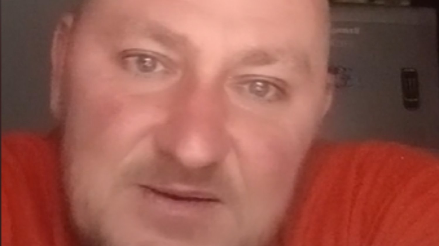 Grabarz z TikToka zdradza, co robi się z prochami. Ludzie w szoku
