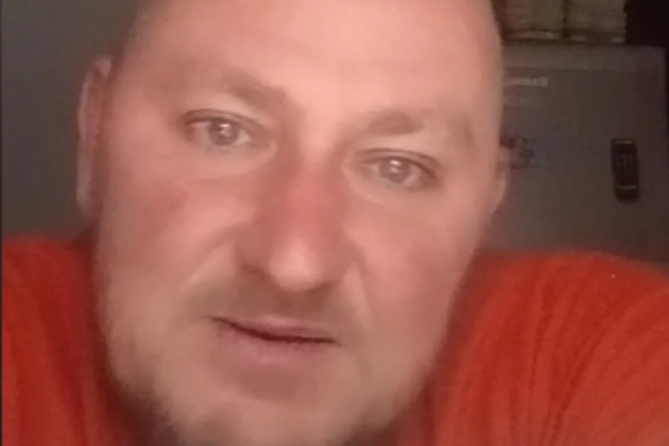 Grabarz z TikToka zdradza, co robi się z prochami.  Ludzie w szoku