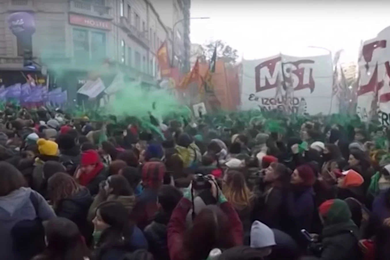 Tak na ulicach Buenos Aires świętowali zwolennicy aborcji.