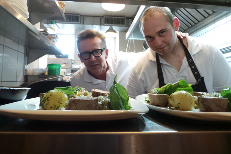 Kuchnia szefa Andrzeja Polana (z lewej) nie przypomina piekła Gordona Ramsaya