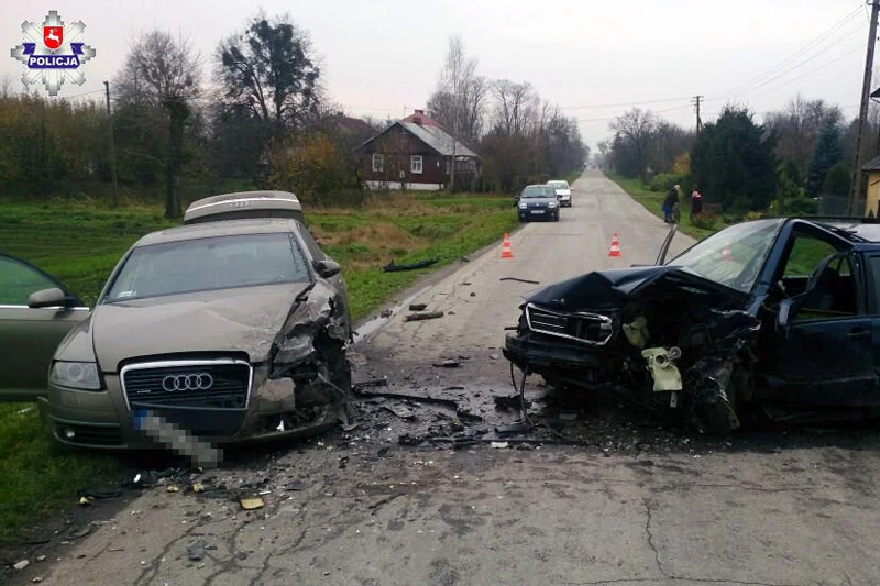 Taką scenę zastali policjanci po przyjeździe na miejsce zuchwałego napadu dokonanego przez złodziei-piratów drogowych w Łopienniku Górnym pod Lublinem.