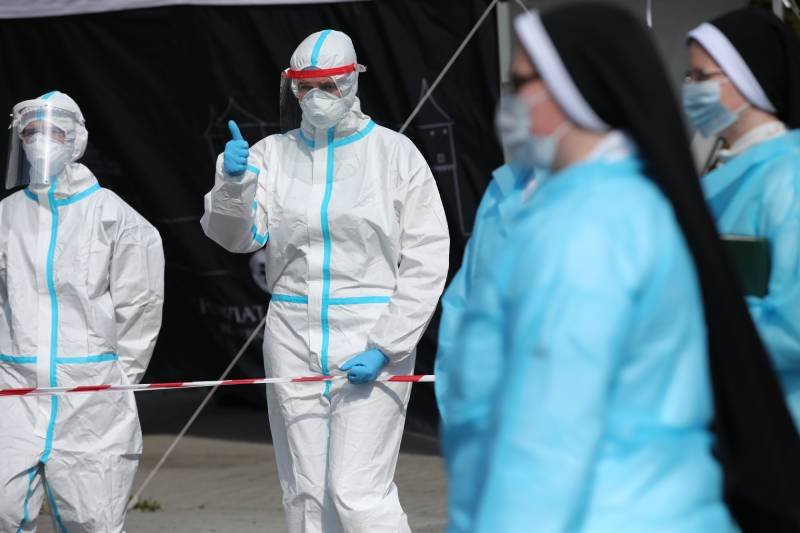 Zakonnice poproszono o pomoc w opiece nad zakażonymi. Koronawirus. Gorzów Wielkopolski: szpital prosi zakonnice o pomoc w opiece na pacjentami z COVID-19.