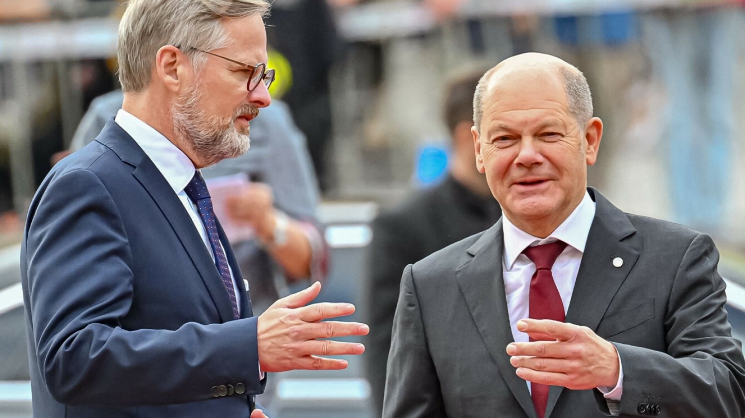 Kanclerz Niemiec i premier Czech podczas szczytu Europejskiej Wspólnoty Politycznej. Kanclerz Niemiec i premier Czech podczas szczytu Europejskiej Wspólnoty Politycznej