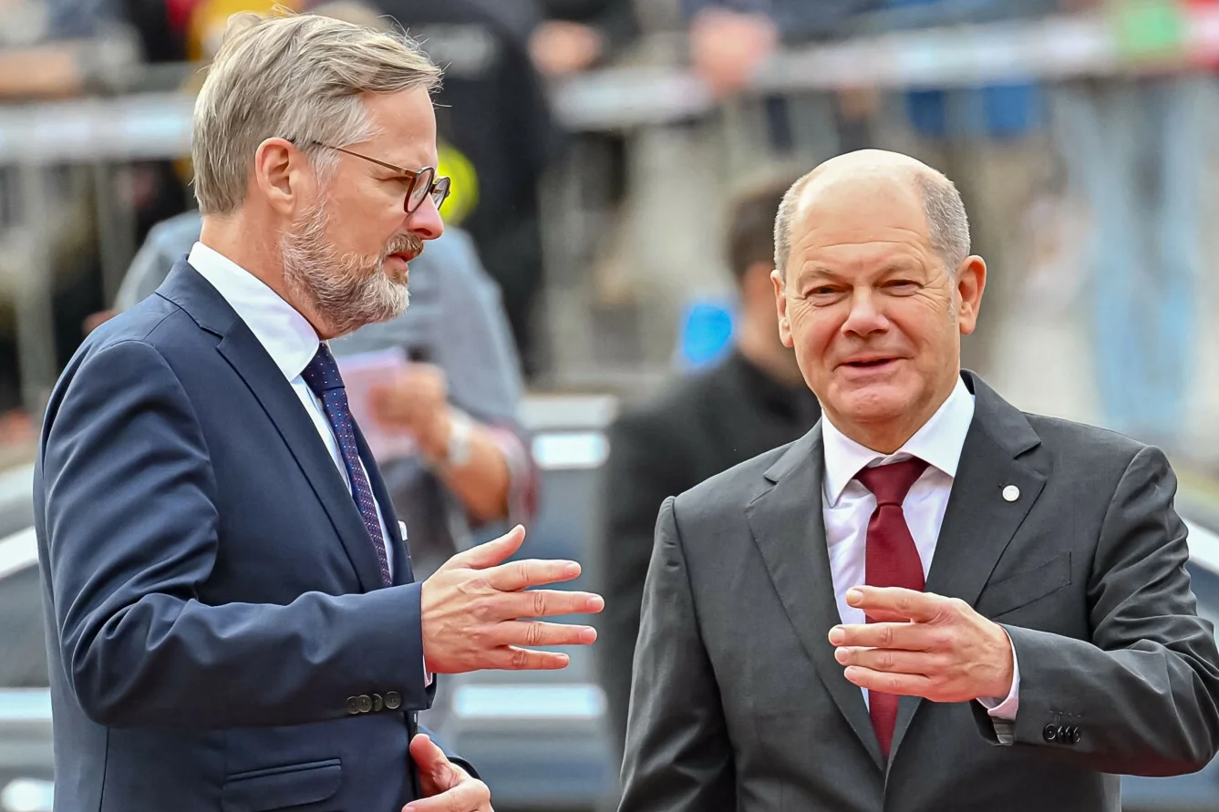 Kanclerz Niemiec i premier Czech podczas szczytu Europejskiej Wspólnoty Politycznej. Kanclerz Niemiec i premier Czech podczas szczytu Europejskiej Wspólnoty Politycznej