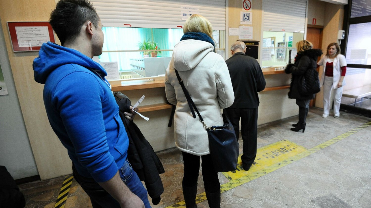 Już wkrótce takich kolejek do rejestracji w przychodni będzie znacznie mniej. Do specjalisty lub na badania zapiszemy się centralnie przez Internet.
