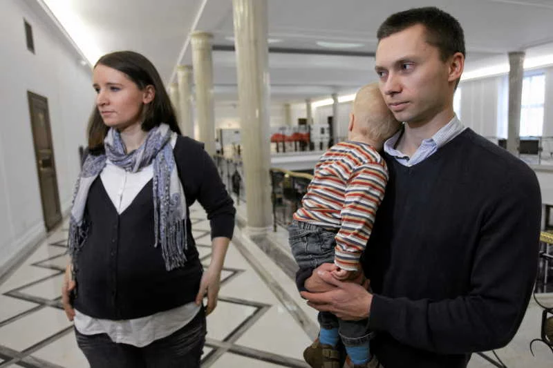 Elbanowscy protestują przeciwko jednemu podręcznikowi ministerstwa. Twierdzą, że jest robiony na kolanie