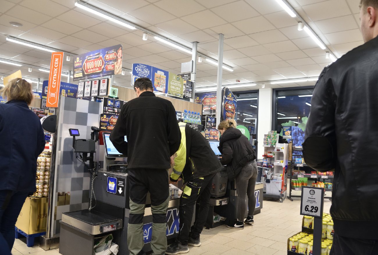 Incydent w Lidlu. Klienci nie mogli uwierzyć, co zrobiły kasjerki.