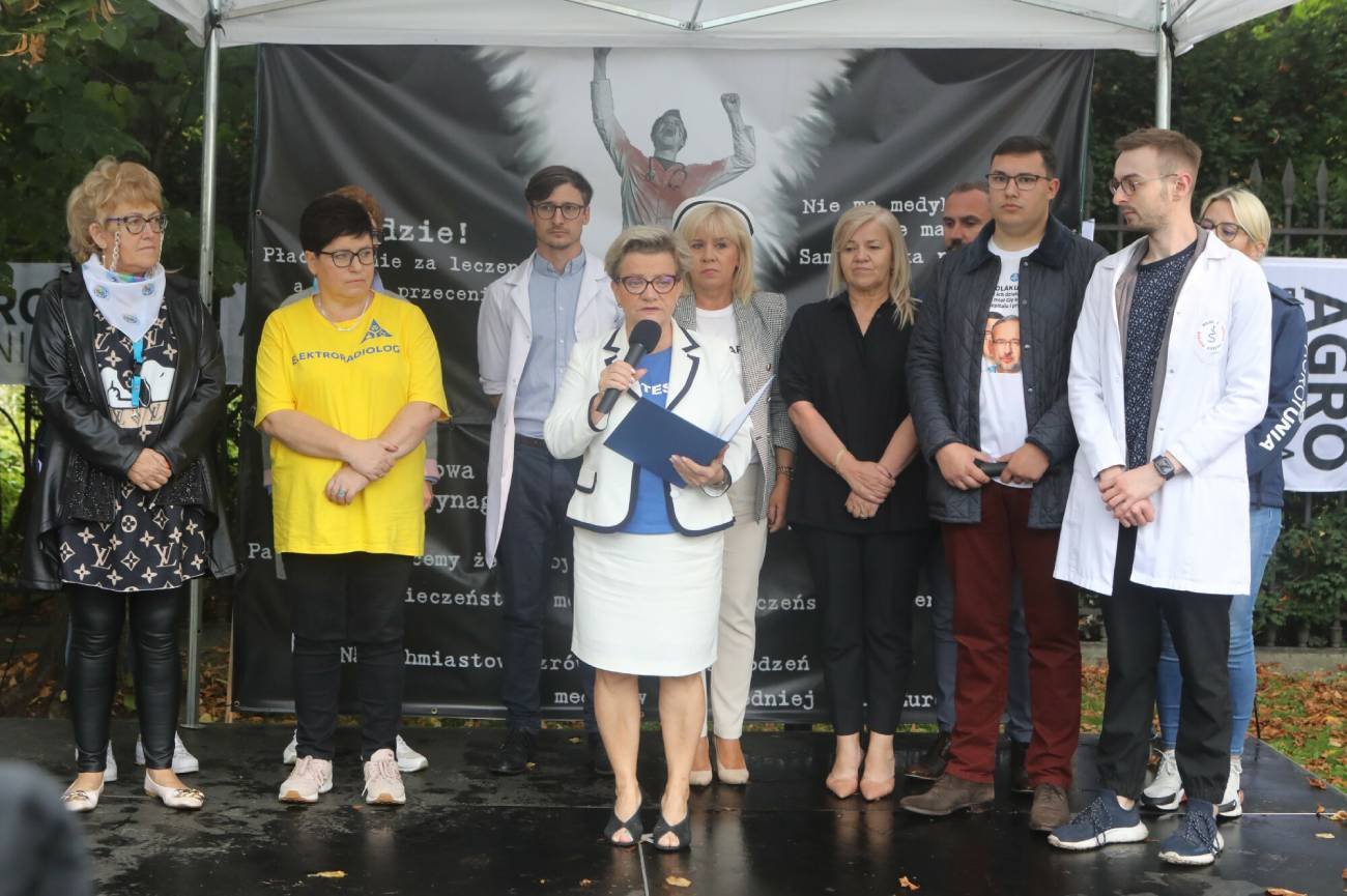 Komitet Protestacyjno-Strajkowy Ochrony Zdrowia opublikował za pośrednictwem swoich mediów społecznościowych list skierowany do premiera Morawieckiego i J. Kaczyńskiego.