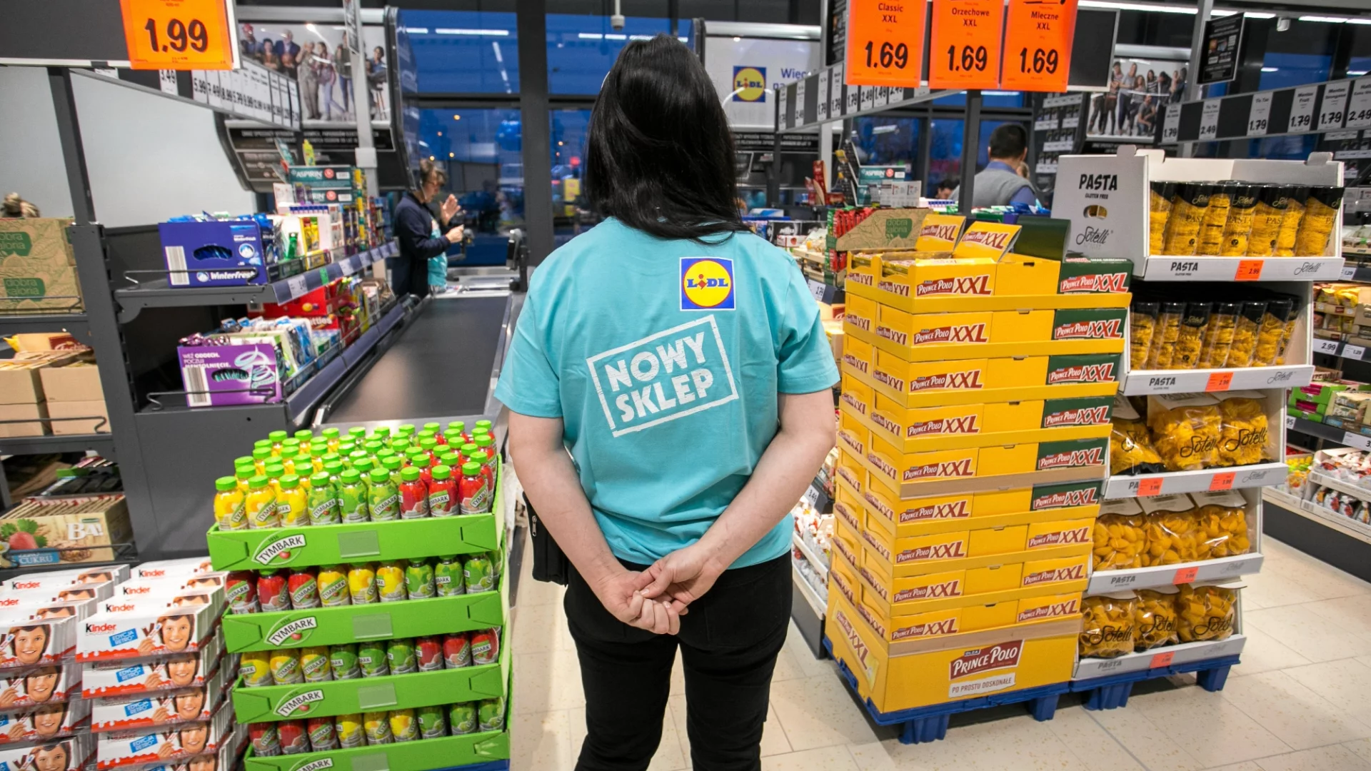 Słodka ofensywa Biedronki i Lidla. Wyprzedają jesienny produkt za pół ceny