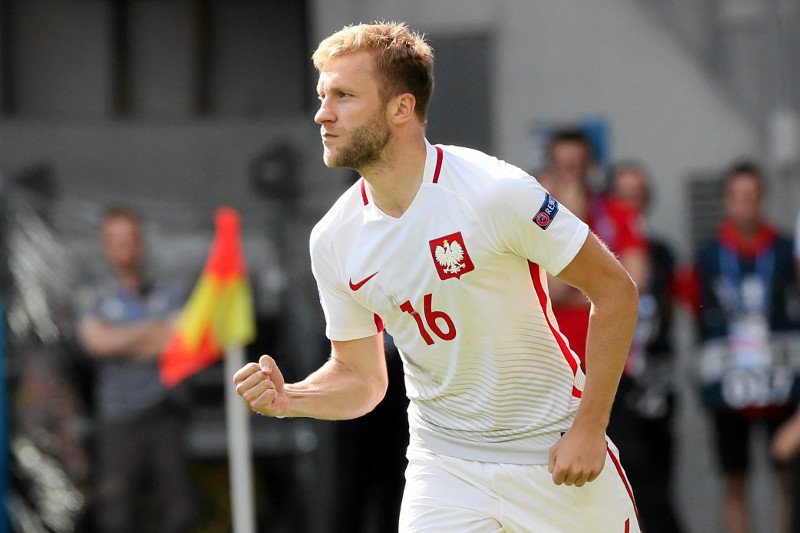 Kuba Błaszczykowski dofinansował telefon zaufania dla dzieci i młodzieży. Dzięki niemu najmłodsi nadal będą otrzymywać pomoc.