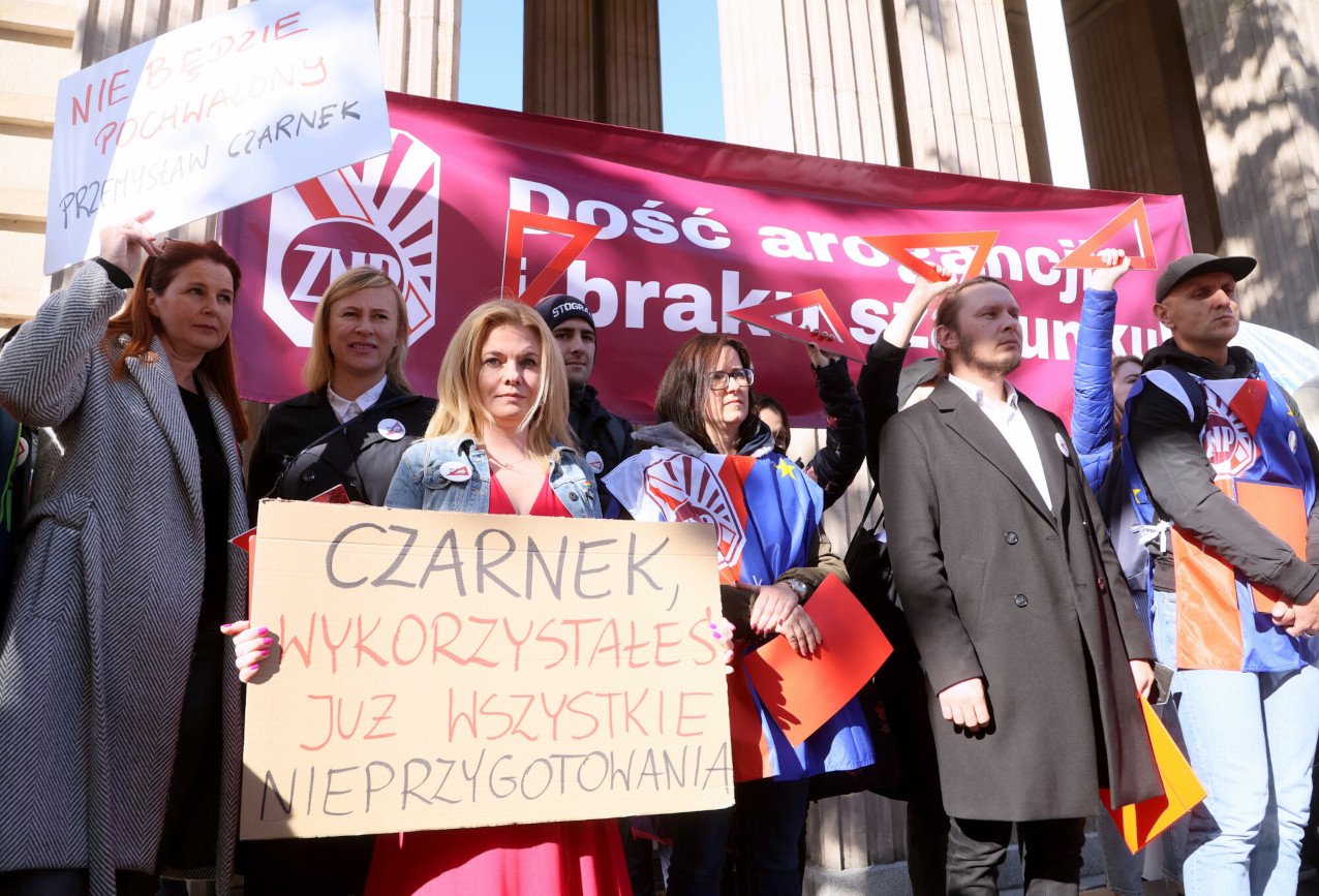 Protesty nauczycieli i urzędników w Warszawie. "Szacunek i godna płaca".